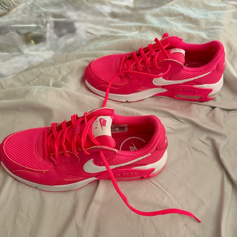 Women’s Nike Air Max Excee
New in box. Never Worn. Sz 7.